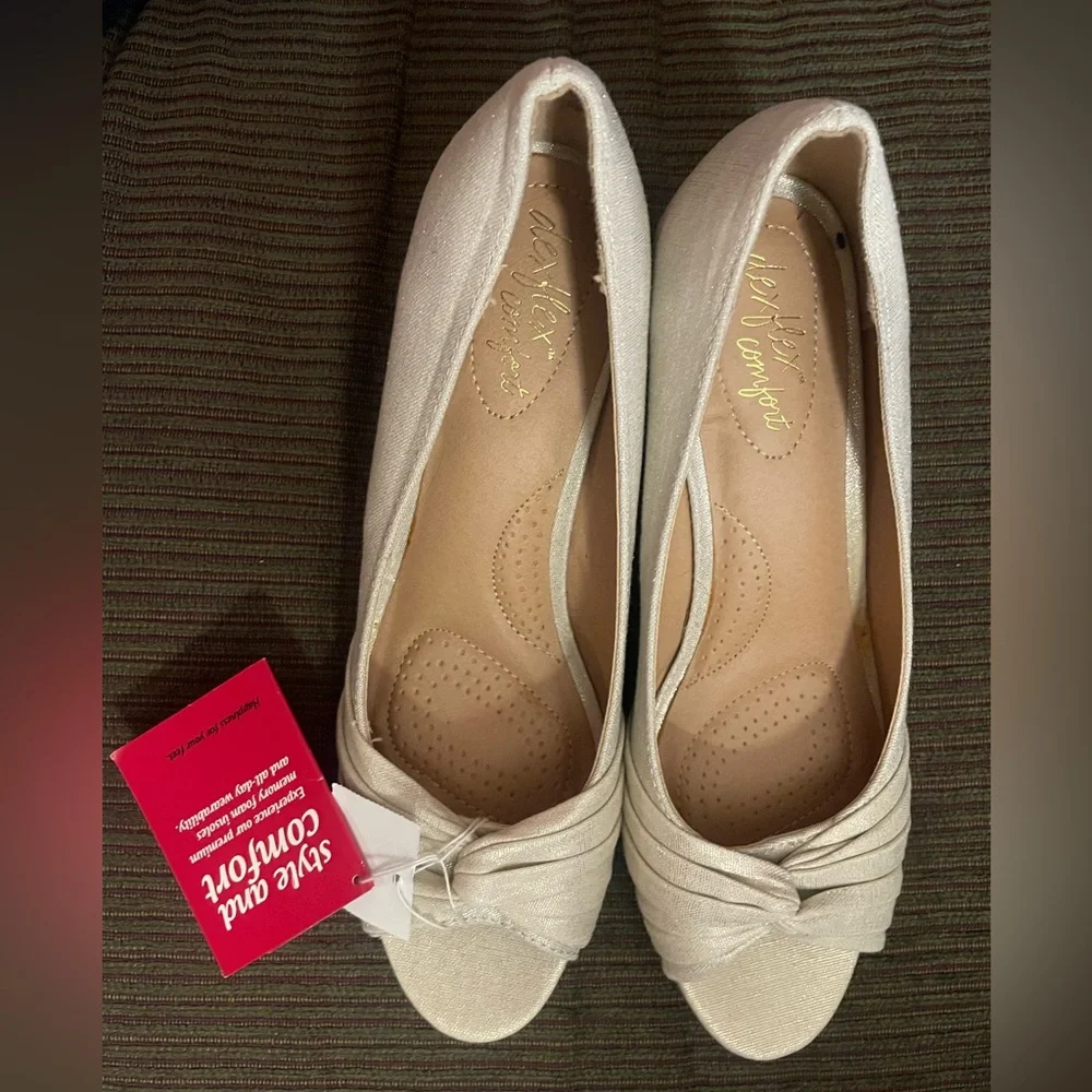 NWT Dexflex Women’s Peep Toe Wedge Shoes Size 10 Metallic Beige 3” Cork Heels